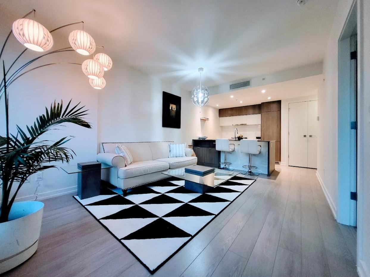 Your Perfect Escape - Modern Landmark Condo In Downtown Calgary - Free Parking- Premium Location Exterior foto