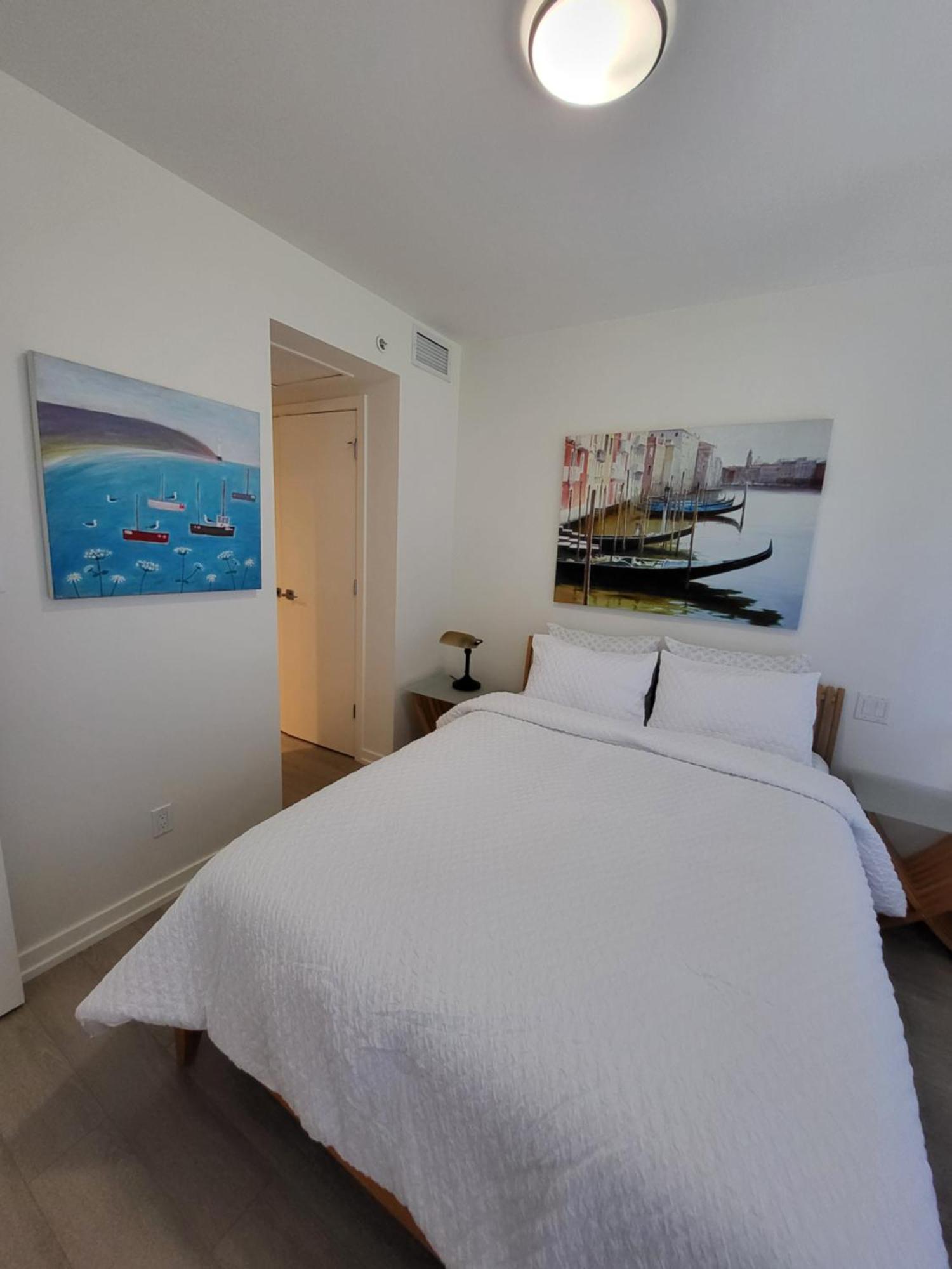 Your Perfect Escape - Modern Landmark Condo In Downtown Calgary - Free Parking- Premium Location Exterior foto